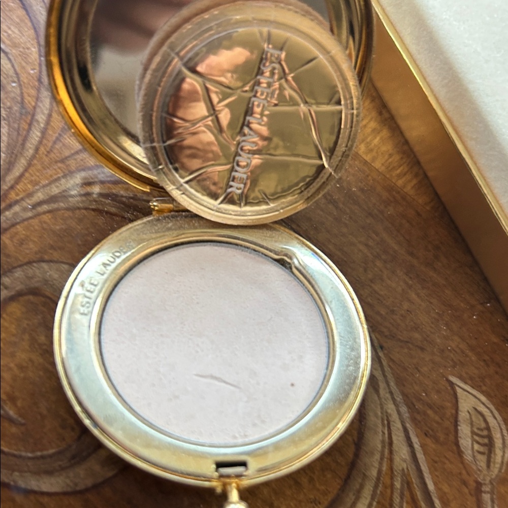 Estee Lauder Crystal Wave with Gold and Crystal Compact Lucidity - Picture 3 of 6